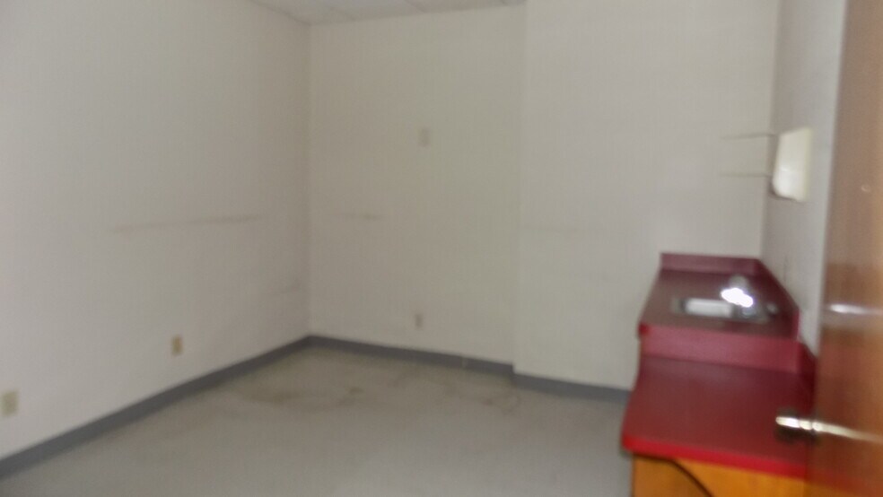 More Photos Of 315 S Cockrell Hill Rd, Duncanville Medical For Lease