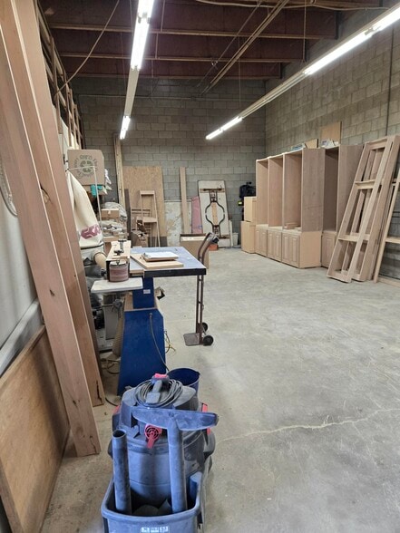 More Photos Of 9906-9924 Canoga Ave, Chatsworth Warehouse For Lease