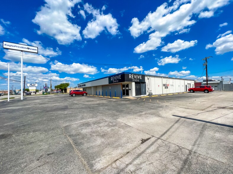 More Photos Of 8934 Broadway St, San Antonio Freestanding For Lease