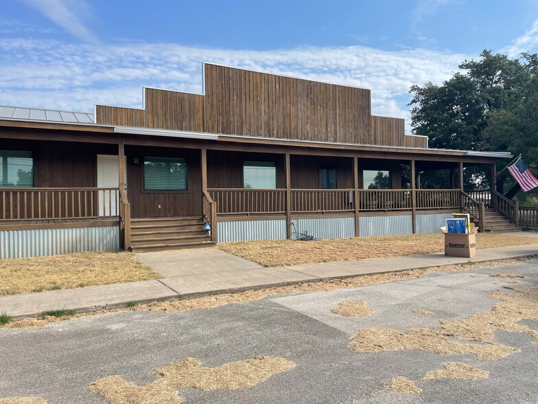 Primary Photo Of 902 W 13th St, Blanco Showroom For Sale