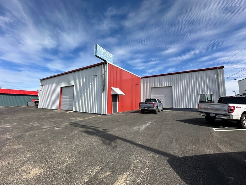 More Photos Of 300 N Blosser Rd, Santa Maria Service For Lease
