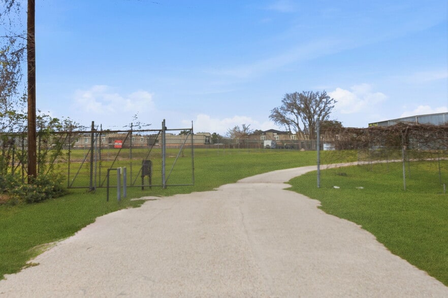 More Photos Of 13025 Fadeway ln, Houston Industrial For Lease