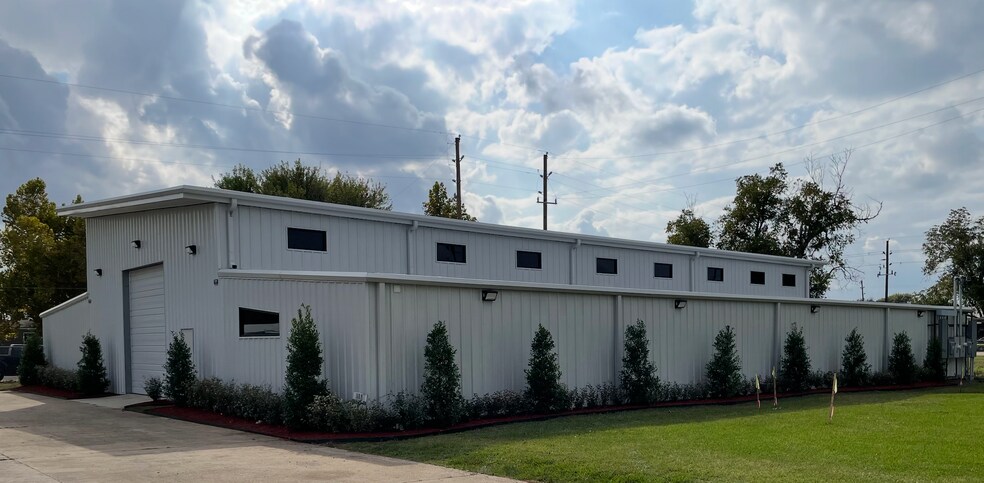 More Photos Of 10819 Paulus Dr, Houston Industrial For Lease