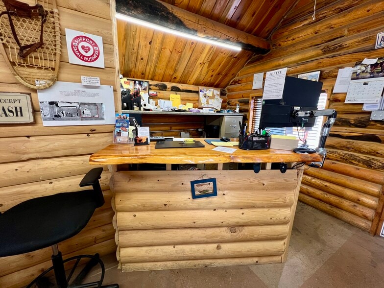 More Photos Of 501 S 6th St, Thermopolis Hotel For Sale