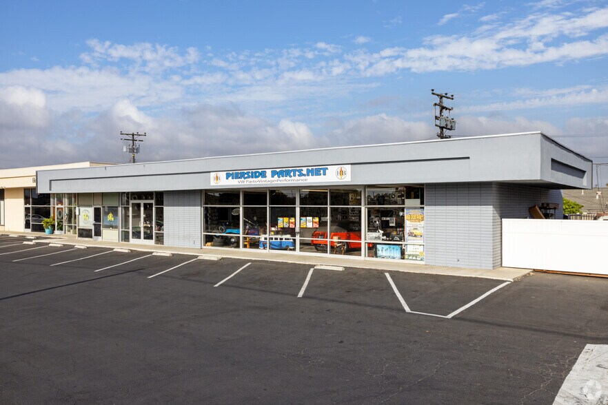 More Photos Of 17055 Newland St, Huntington Beach Unknown For Lease