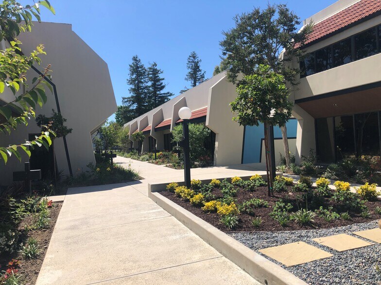 More Photos Of 9253-9259 Eton Ave, Chatsworth Warehouse For Lease