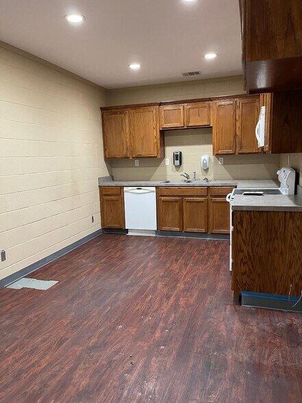 More Photos Of 585 Roman Forest Blvd, New Caney Freestanding For Sale