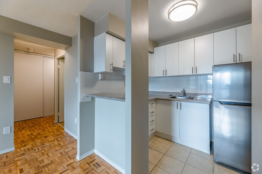 More Photos Of 20 Carlton Street, 25 Wood St, Toronto Apartments For Lease