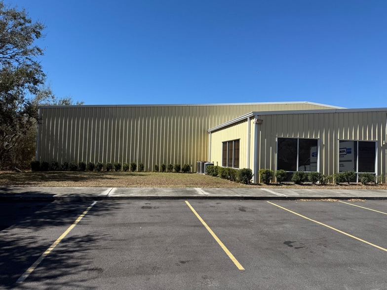 More Photos Of 900 Armstrong Blvd, Kissimmee Warehouse For Lease