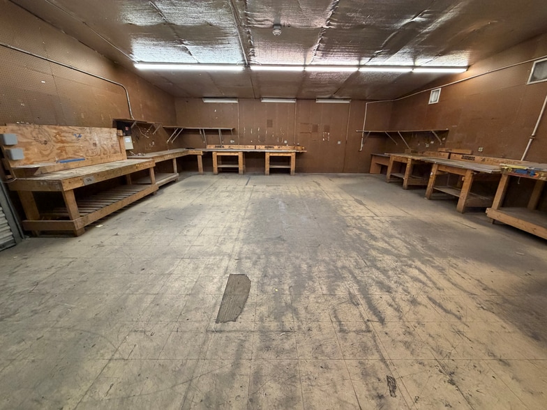 More Photos Of 5491 Benchmark Ln, Sanford Warehouse For Lease