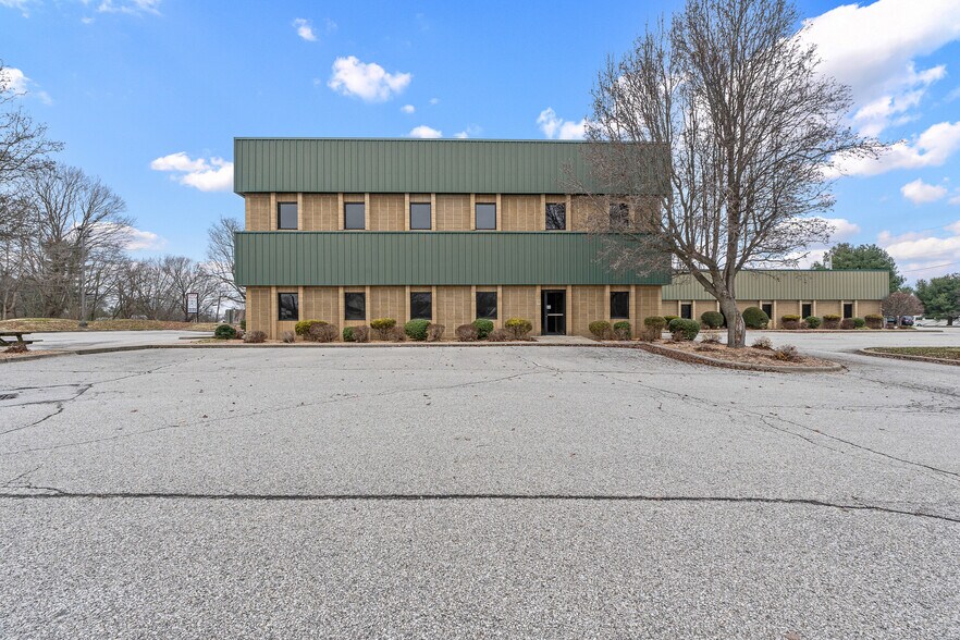 More Photos Of 7200 US-150, Greenville Office For Sale