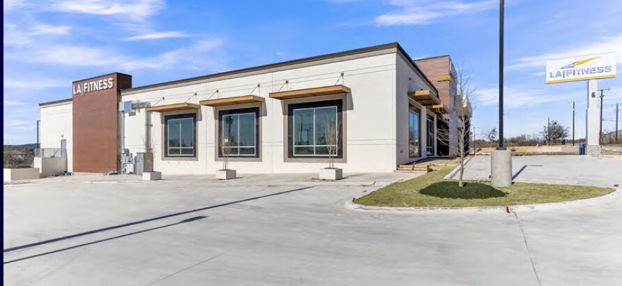 More Photos Of 9955 Braun Rd, Helotes Health Club For Sale