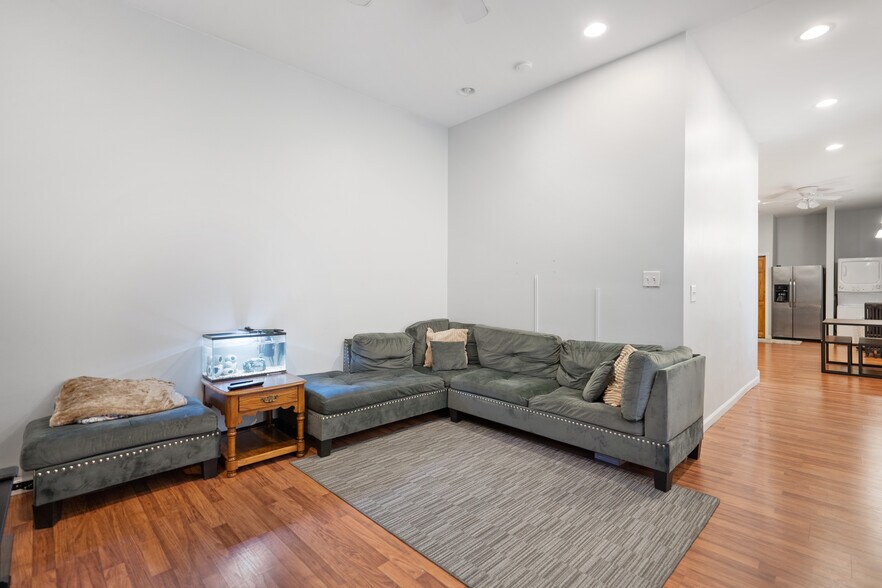 More Photos Of 200-202 W Main St, Monongahela Storefront Retail Residential For Sale