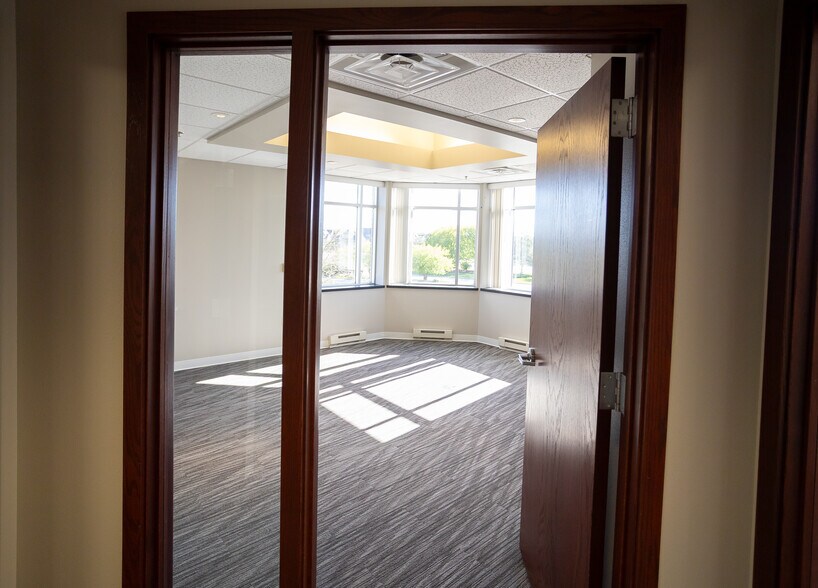 More Photos Of 19105 W Capitol Dr, Brookfield Medical For Lease