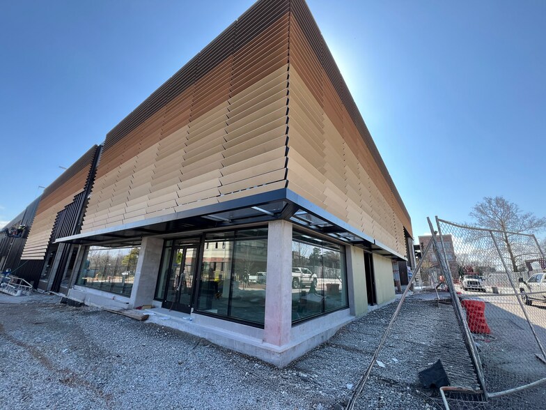 More Photos Of 200 E Central Ave, Bentonville Parking Garage For Lease