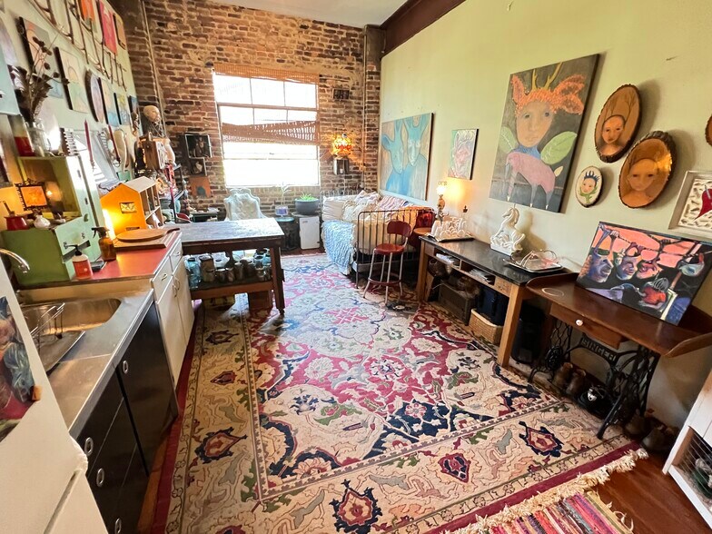 More Photos Of 1438-1442 Light St, Baltimore Showroom For Sale