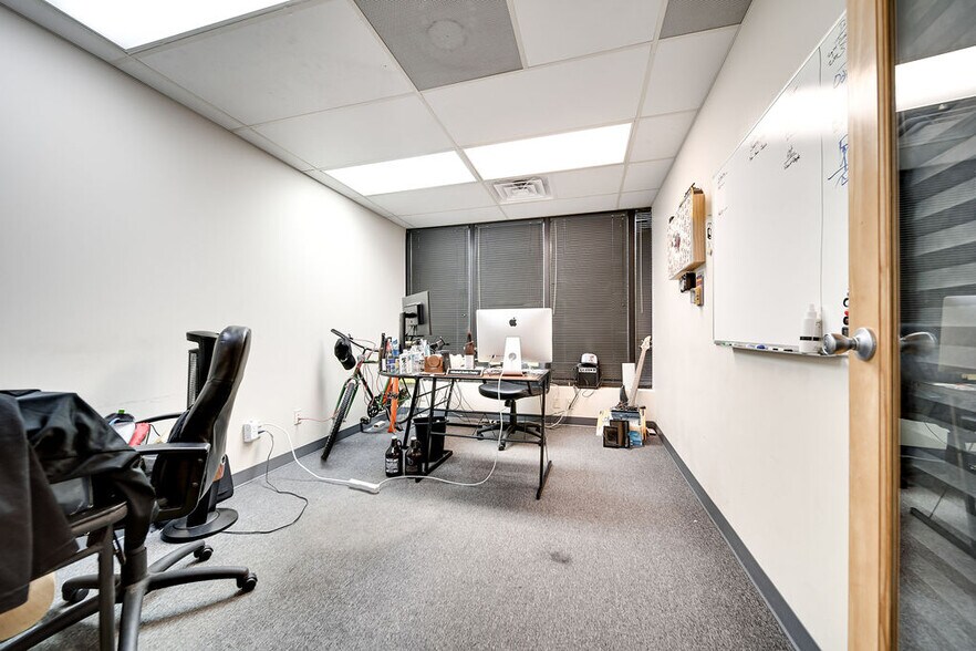 More Photos Of 136 Walton Ferry Rd, Hendersonville Office For Sale
