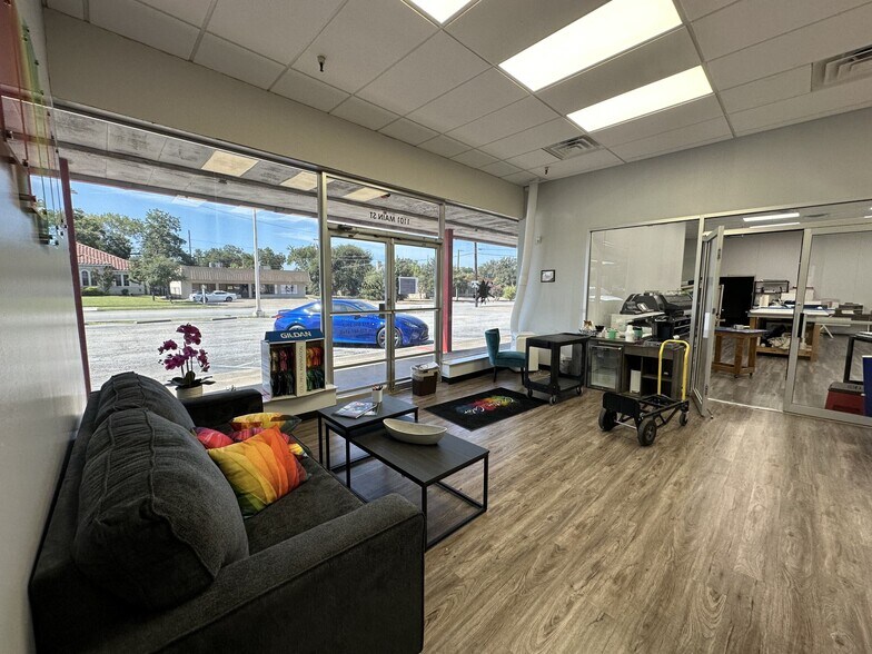 More Photos Of 1101 Main St, Garland Warehouse For Sale