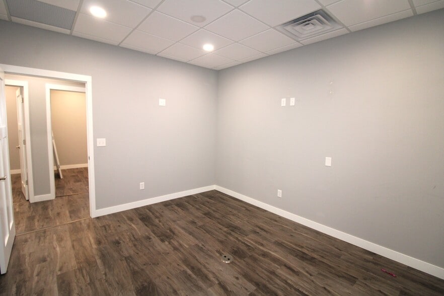 More Photos Of 116 1st St SW, Minot Medical For Lease