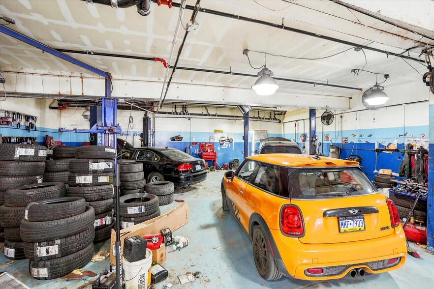 More Photos Of 1400-1414 S Darien St, Philadelphia Auto Repair For Sale