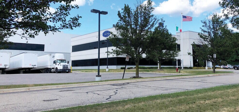 More Photos Of 5600 Bow Pointe Dr, Village of Clarkston Warehouse For Sale