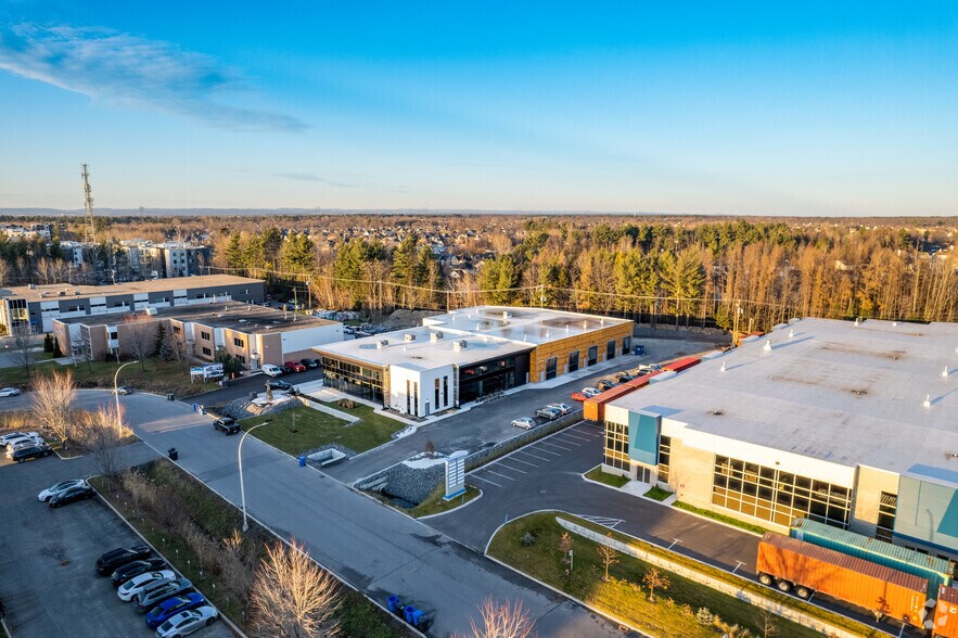 More Photos Of 80 Rue Émilien-Marcoux, Blainville Showroom For Sale