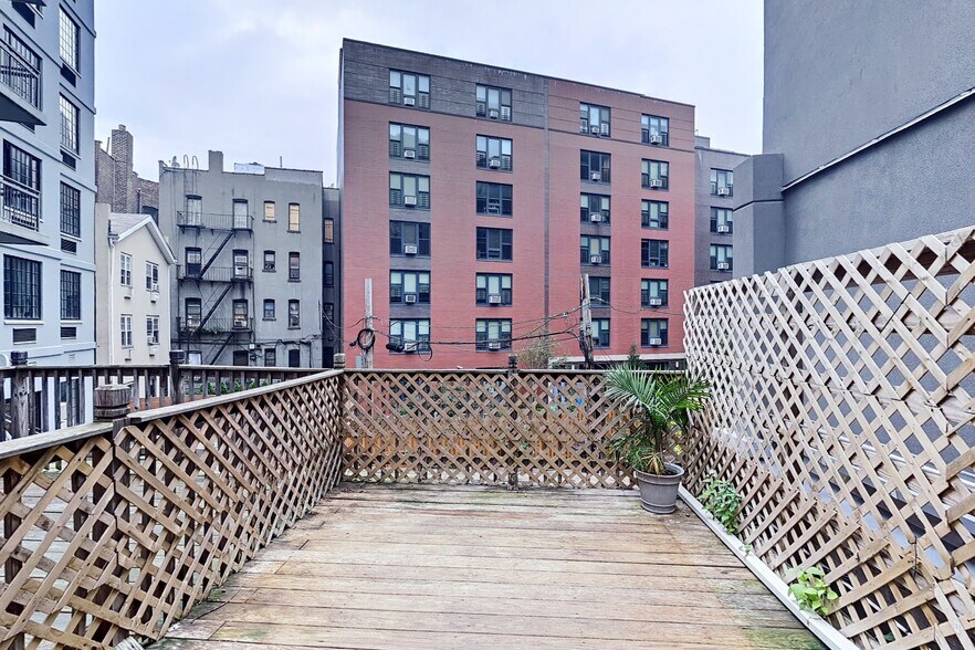 More Photos Of 1039A Fulton St, Brooklyn General Retail For Sale