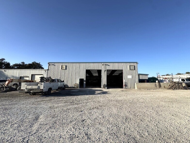 Primary Photo Of 904 Leander Dr, Leander Warehouse For Lease