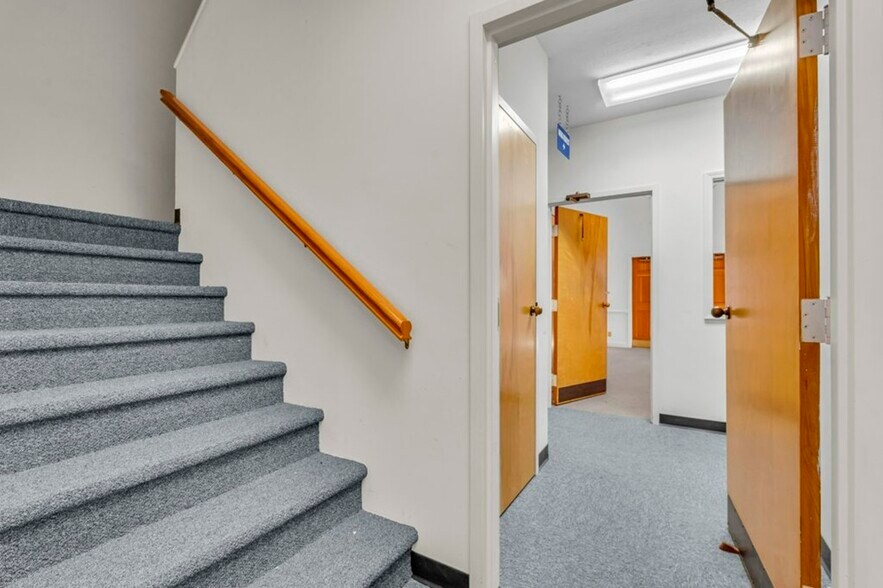 More Photos Of 2403 5th St N, Columbus Medical For Lease