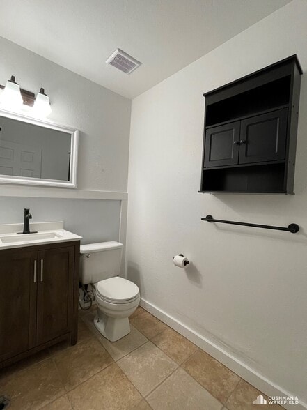 More Photos Of 116 Smokey St, Fort Collins Flex For Sale