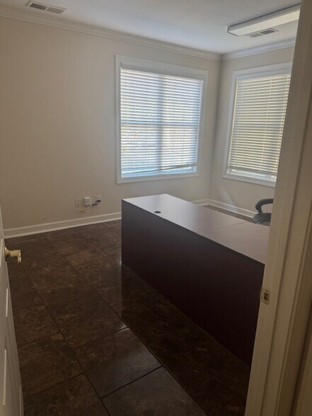 More Photos Of 11539 Park Woods Cir, Alpharetta Office For Lease