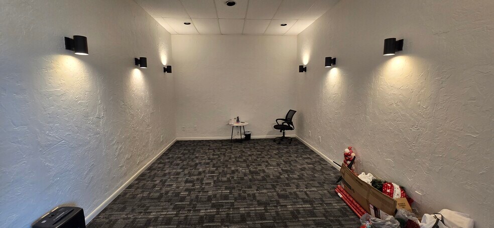 More Photos Of 208 N Highway 377, Roanoke Office For Lease