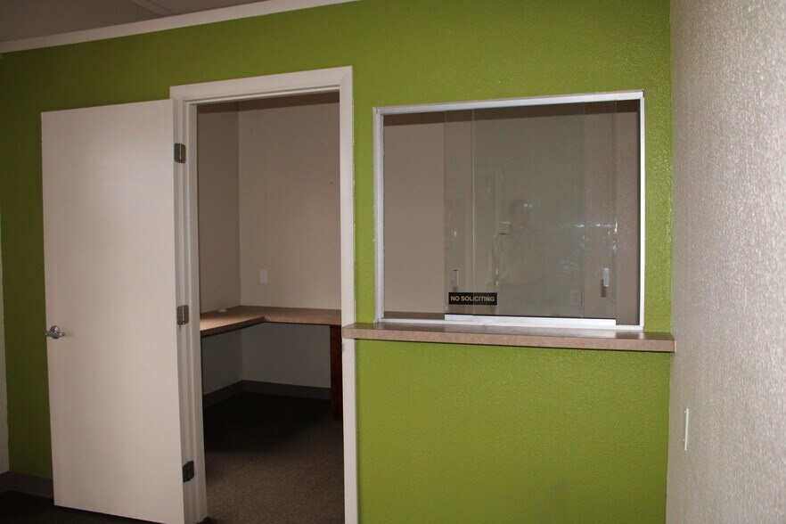More Photos Of 1275 Anthony Dr, Anthony Medical For Lease