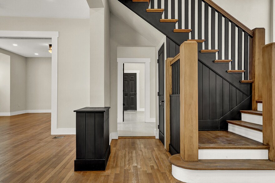 More Photos Of 1710 Montana Ave, El Paso Office For Sale