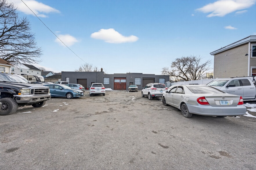 More Photos Of 134 Sterry St, Pawtucket Flex For Sale