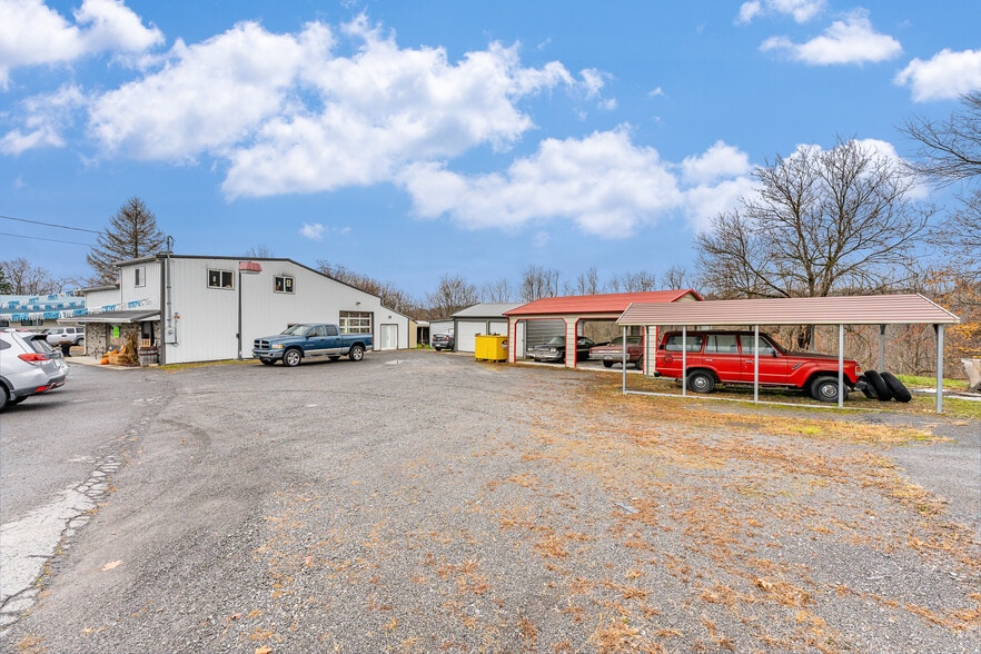 More Photos Of 812 N Pike St, Grafton Auto Dealership For Lease