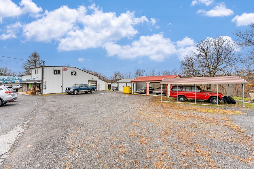 More Photos Of 812 N Pike St, Grafton Auto Dealership For Lease