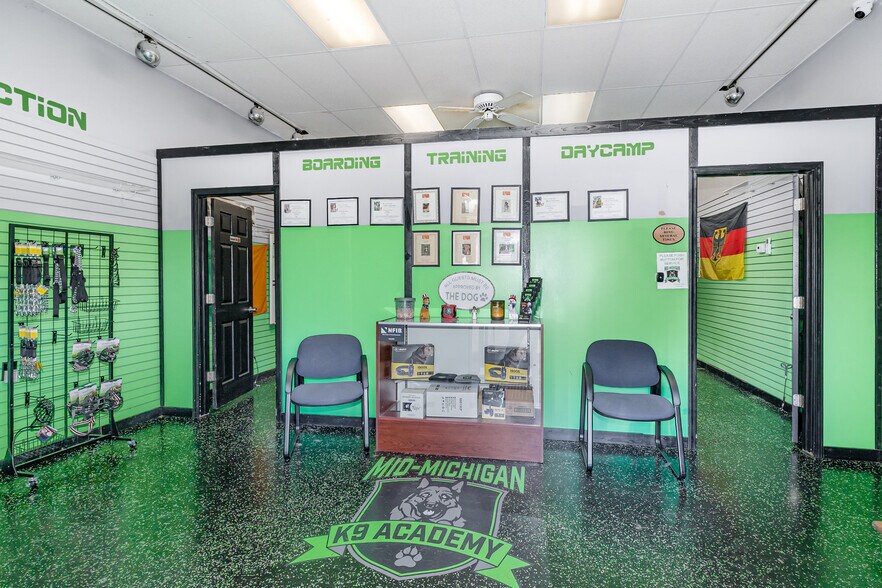 More Photos Of 2412 Midland Rd, Saginaw Service For Sale