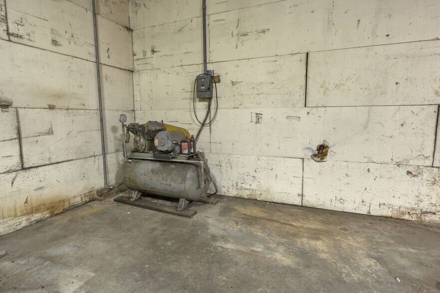 More Photos Of 1100 N Main St, Mount Vernon Industrial For Sale