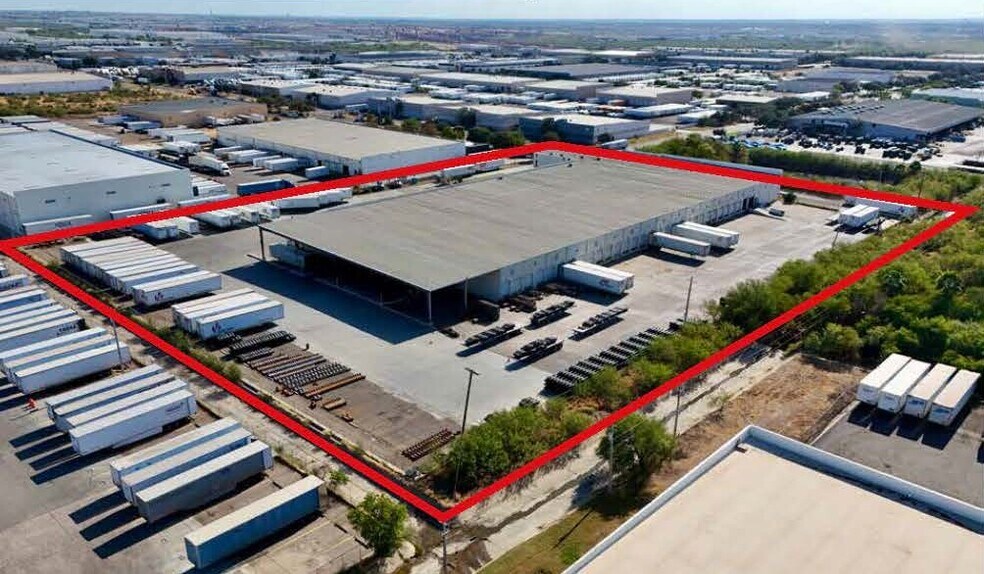 More Photos Of 12018 Auburn Rd, Laredo Distribution For Lease