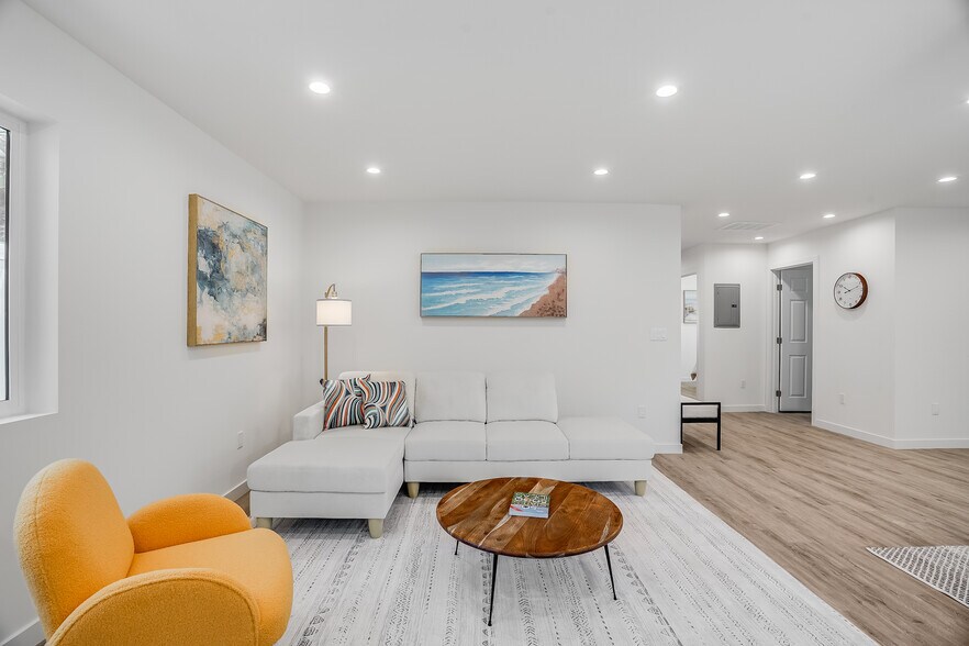 More Photos Of 7008 Encino Ave, Van Nuys Apartments For Sale
