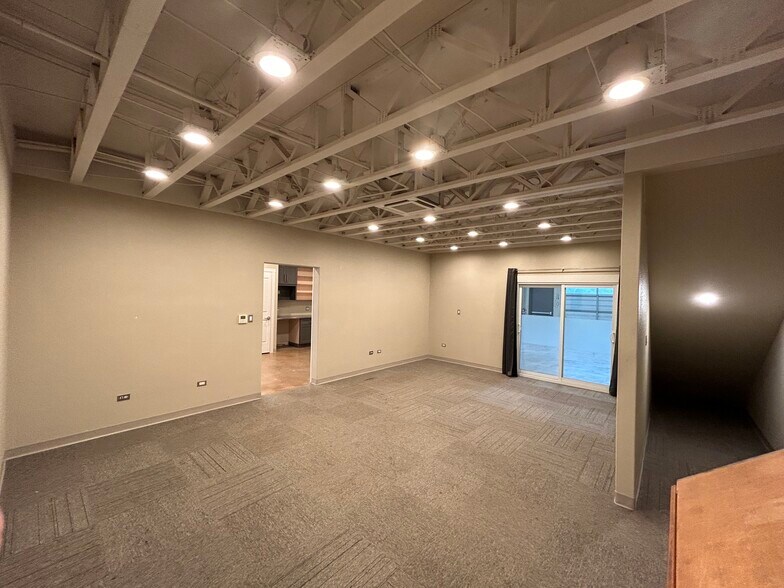 More Photos Of 9 Spanish Pass Rd, Boerne Showroom For Lease