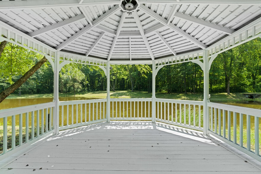 More Photos Of 5455 Plantation Rd, Sunbury Lodge Meeting Hall For Sale