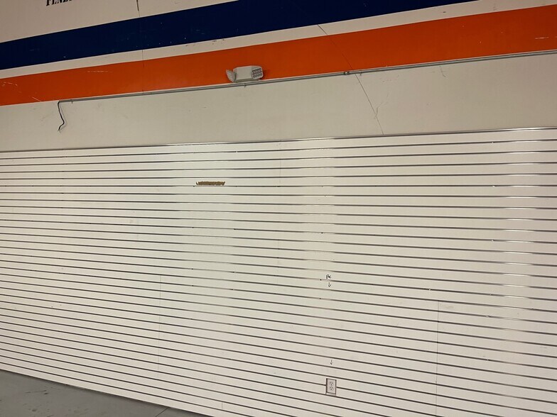 More Photos Of 4566 NW 5th Blvd, Gainesville Flex For Lease