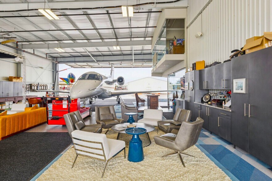 More Photos Of 15809 Addison Rd, Addison Airplane Hangar For Sale