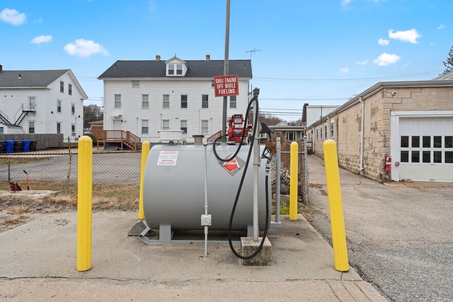 More Photos Of 1072 Main St, West Warwick Office For Sale