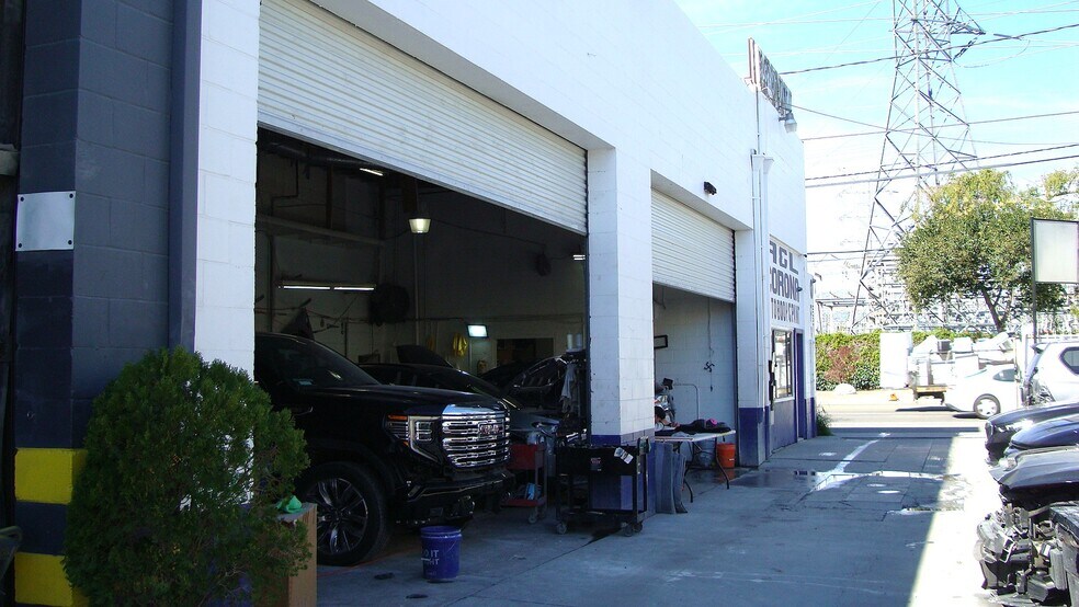 More Photos Of 18812 Parthenia St, Northridge Auto Repair For Sale