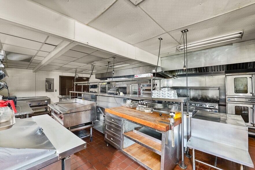 More Photos Of 1302 Main st, Saint Cloud Restaurant For Sale