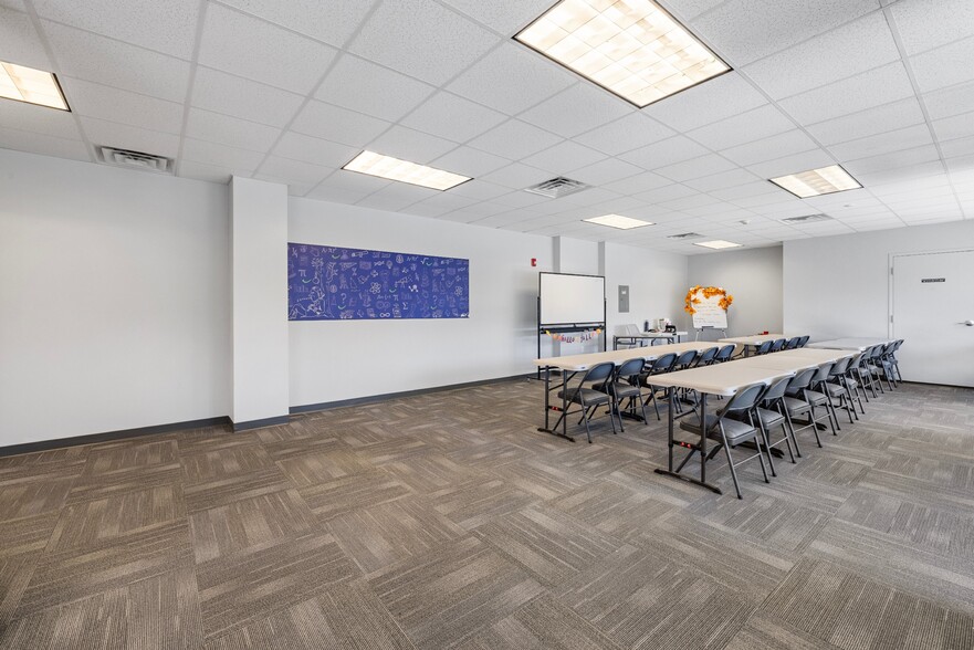 More Photos Of 251-255 Andover St, Peabody Storefront For Lease