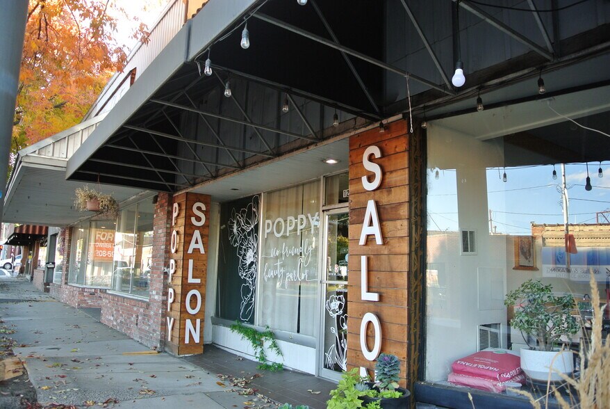 More Photos Of 127-131 N Grand Ave, Pullman General Retail For Sale